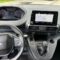 AIRCO, AIRBAGS, APPLE CARPLAY, AUX, CRUISE CONTROL, ECO-START/STOP, HANDENVRIJ BELLEN, 8' TOUCHSCREEN NAVI, PARKEERSENSOREN ACHTERAAN, TUSSENWAND OPENKLAPBAAR, TREKHAAK